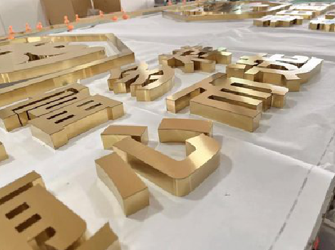 清镇市拉丝不锈钢字的特点。